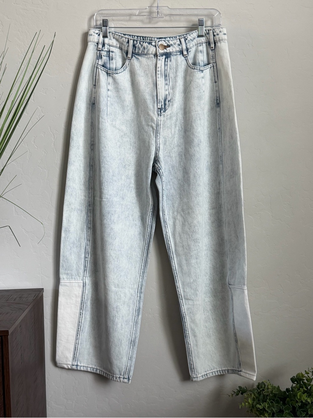 NWT Miou Muse Mixed Fabric Barrel Jeans Light Wash Size L